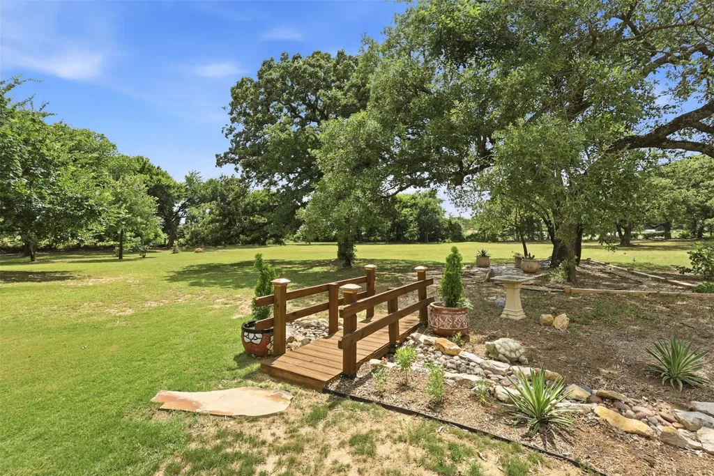 344 Zebrastone Way Poolville TX 76487