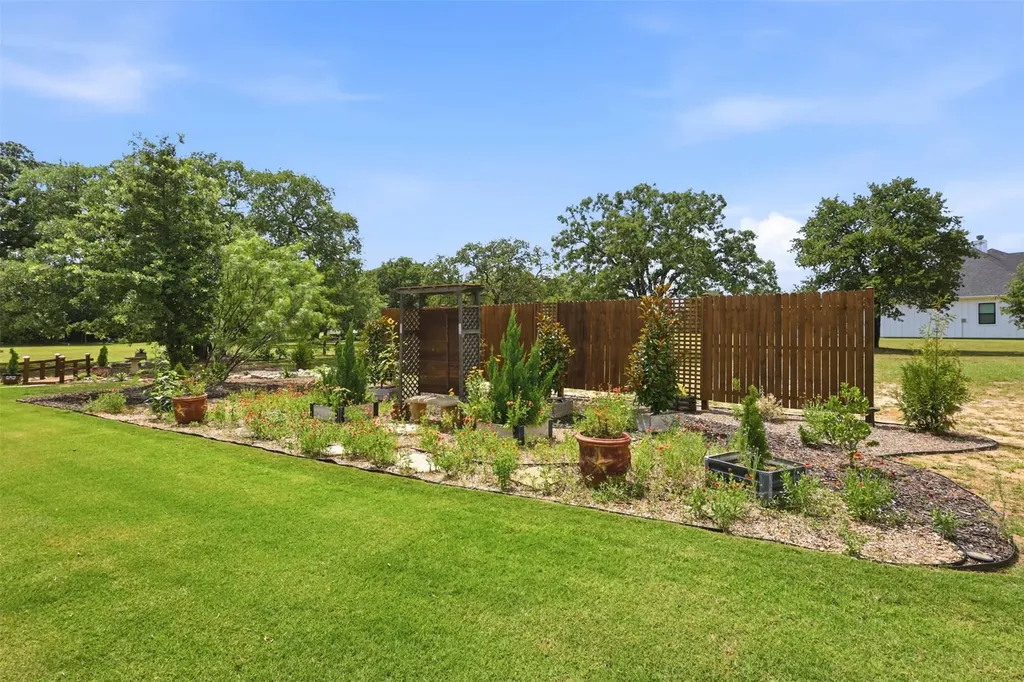 344 Zebrastone Way Poolville TX 76487