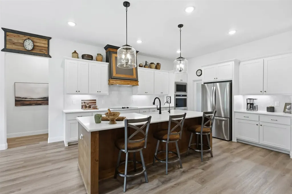 344 Zebrastone Way Poolville TX 76487