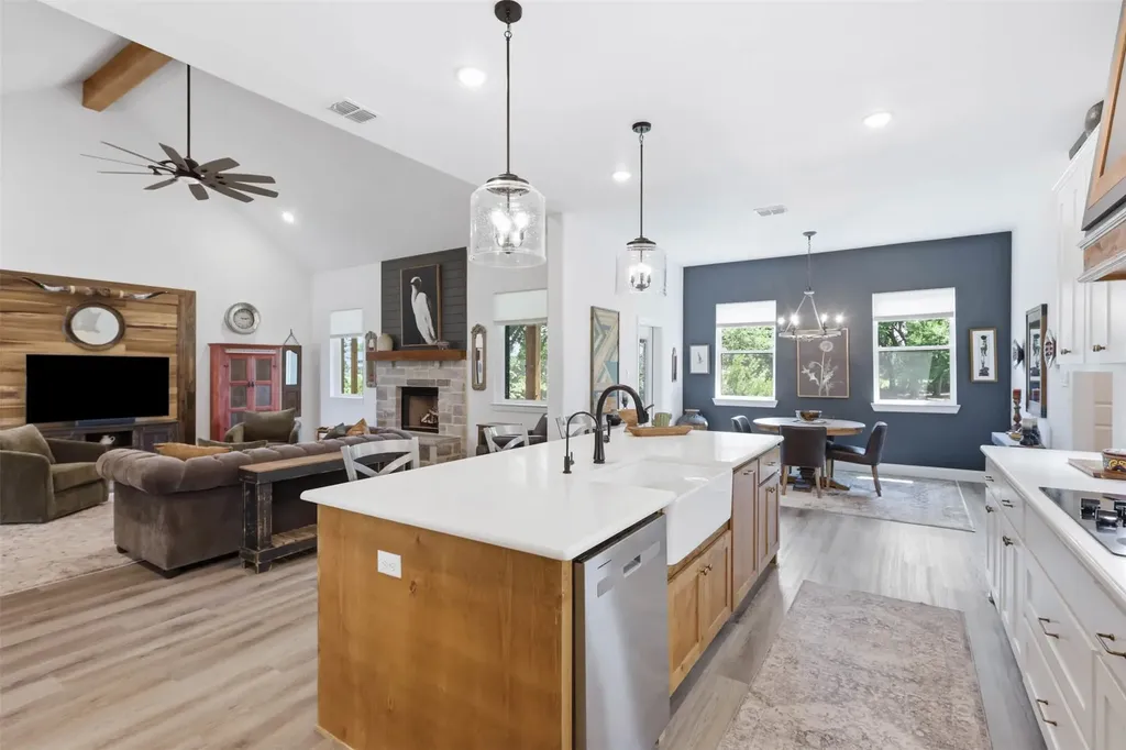 344 Zebrastone Way Poolville TX 76487
