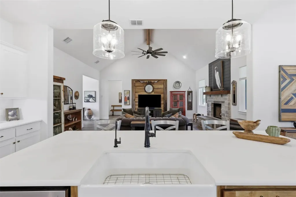 344 Zebrastone Way Poolville TX 76487