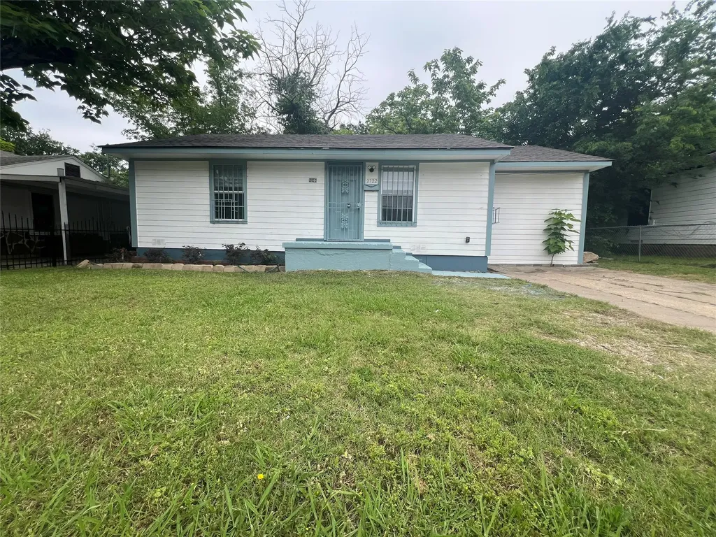 2722 Locust Avenue Dallas TX 75216