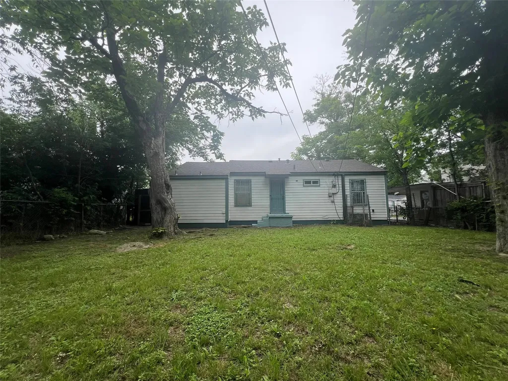 2722 Locust Avenue Dallas TX 75216