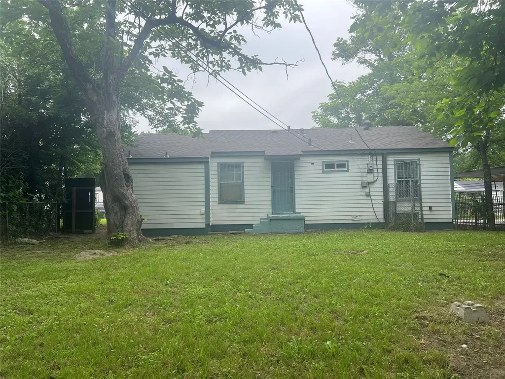 2722 Locust Avenue Dallas TX 75216