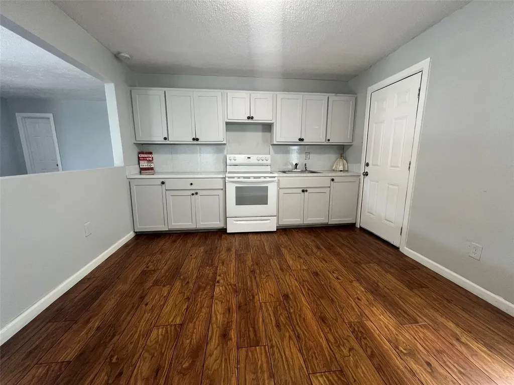 2722 Locust Avenue Dallas TX 75216