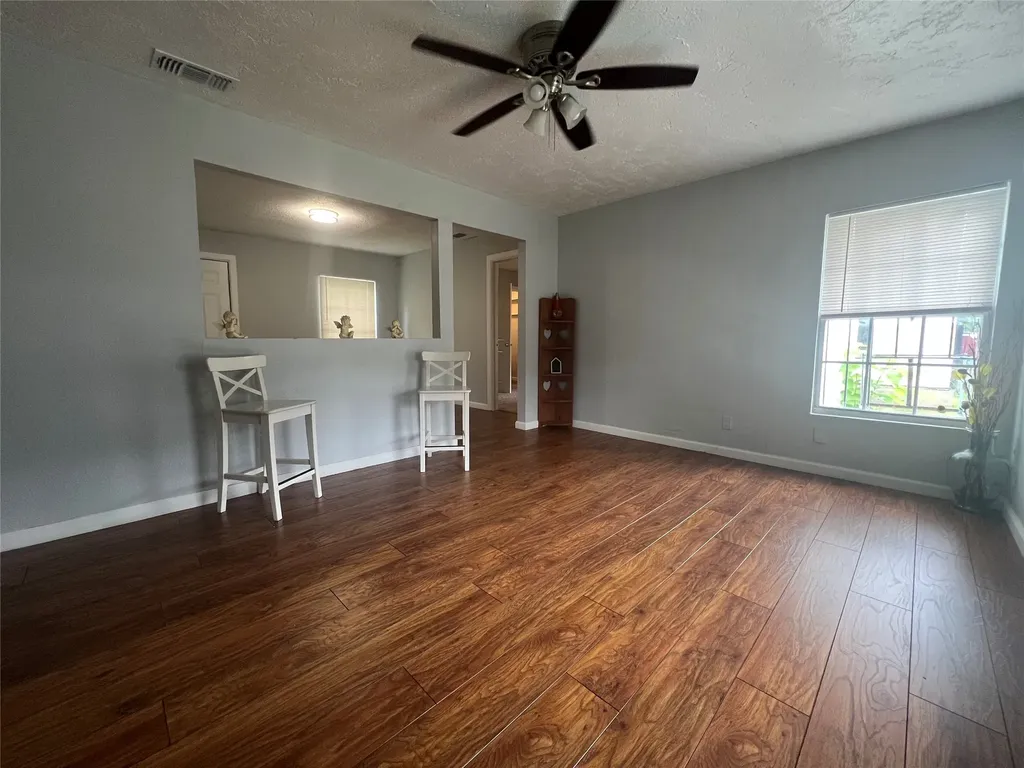 2722 Locust Avenue Dallas TX 75216