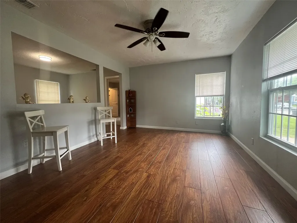 2722 Locust Avenue Dallas TX 75216