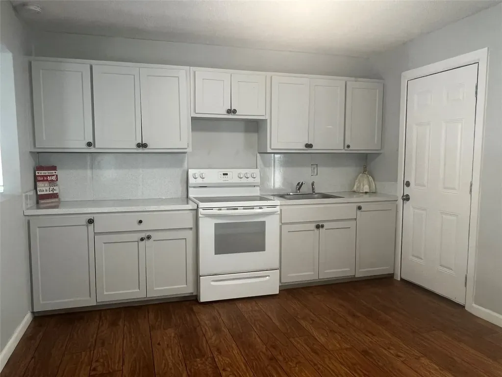 2722 Locust Avenue Dallas TX 75216
