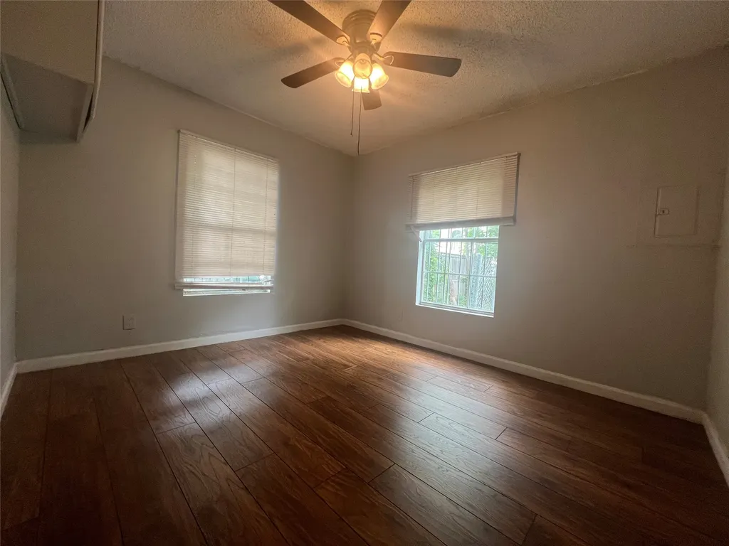 2722 Locust Avenue Dallas TX 75216