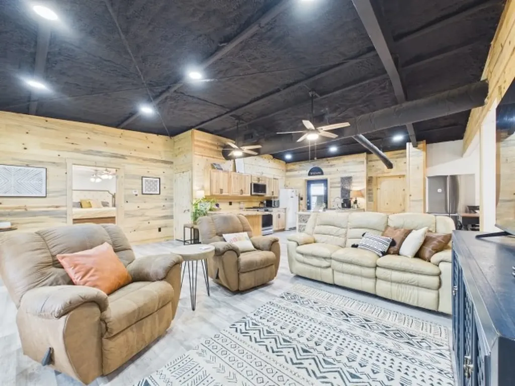 7491 State Highway 19 S Athens TX 75751