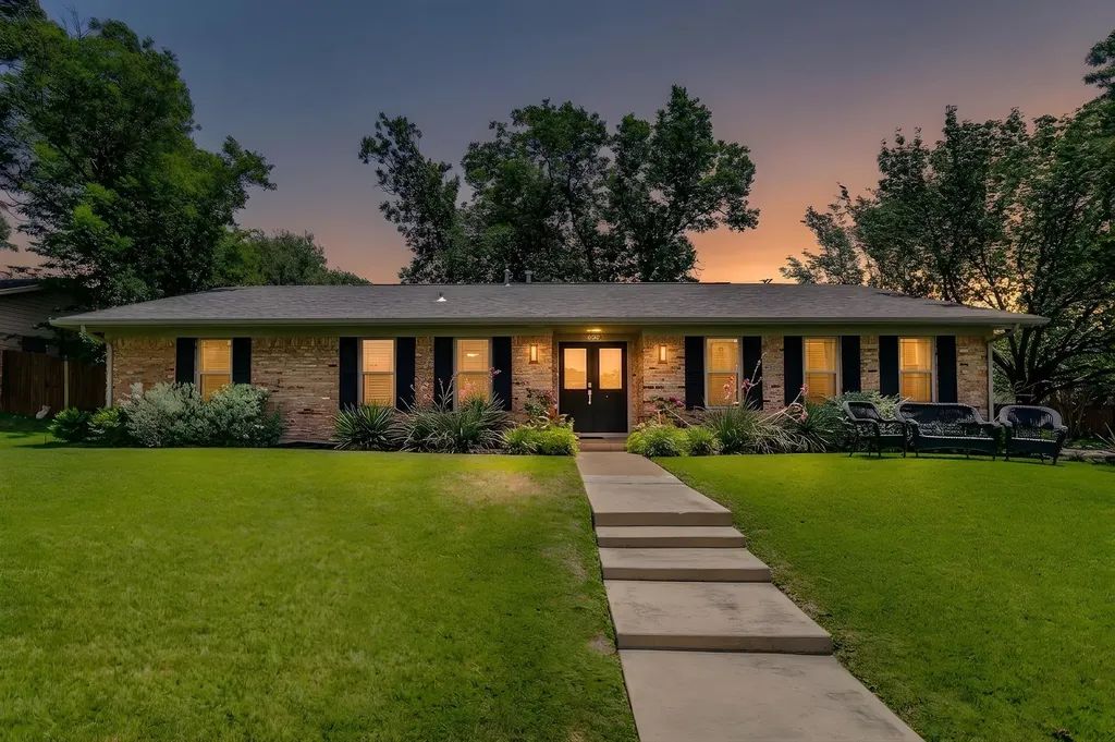 3825 Twilight Drive S Benbrook TX 76116