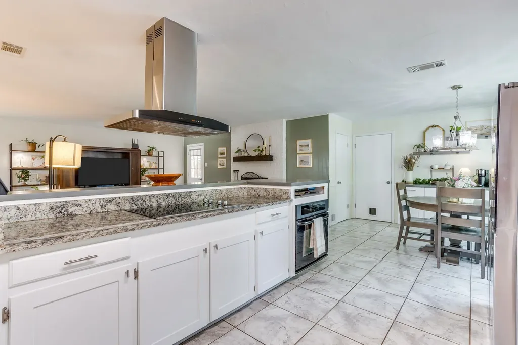 3825 Twilight Drive S Benbrook TX 76116