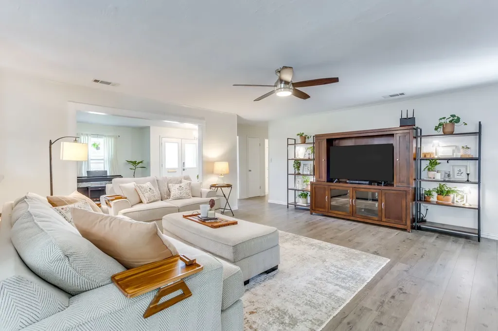 3825 Twilight Drive S Benbrook TX 76116