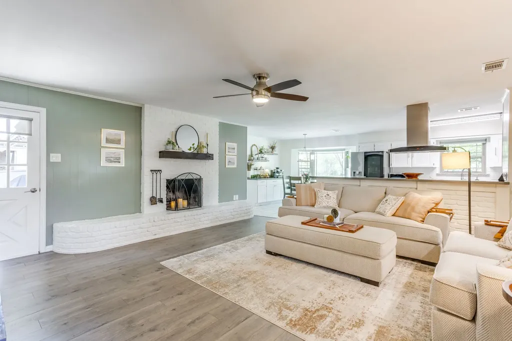 3825 Twilight Drive S Benbrook TX 76116