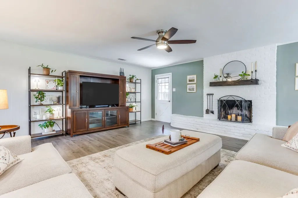 3825 Twilight Drive S Benbrook TX 76116