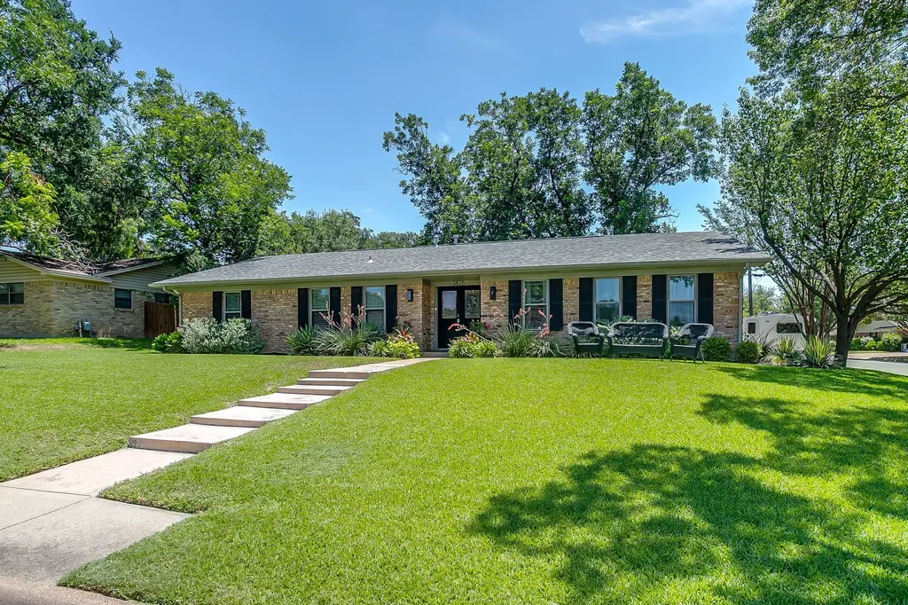 3825 Twilight Drive S Benbrook TX 76116