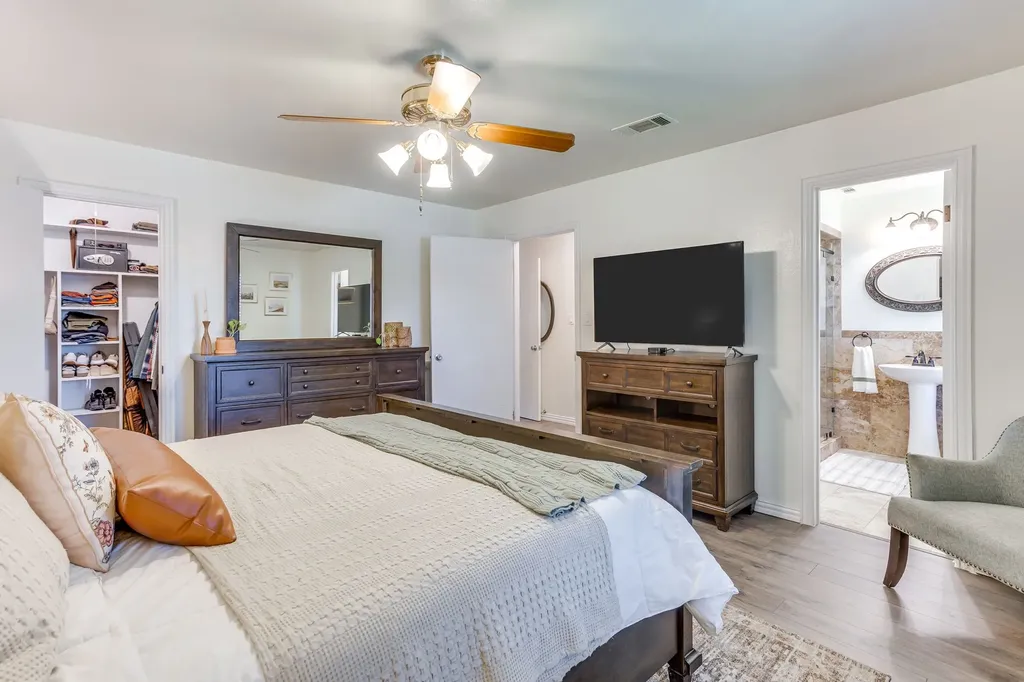 3825 Twilight Drive S Benbrook TX 76116