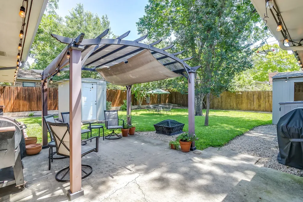 3825 Twilight Drive S Benbrook TX 76116
