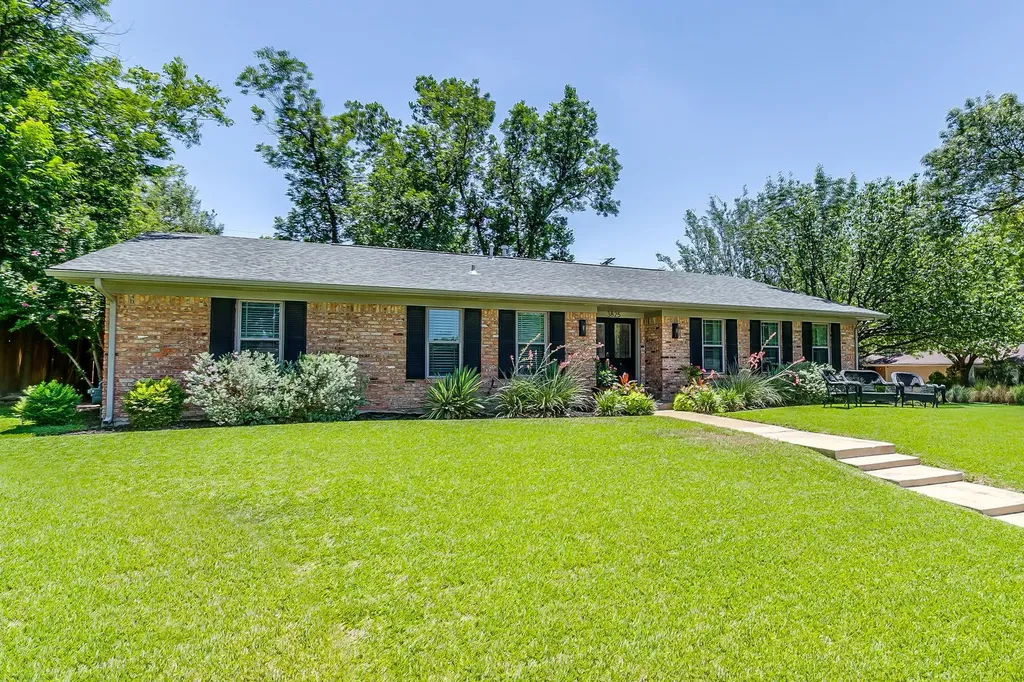 3825 Twilight Drive S Benbrook TX 76116