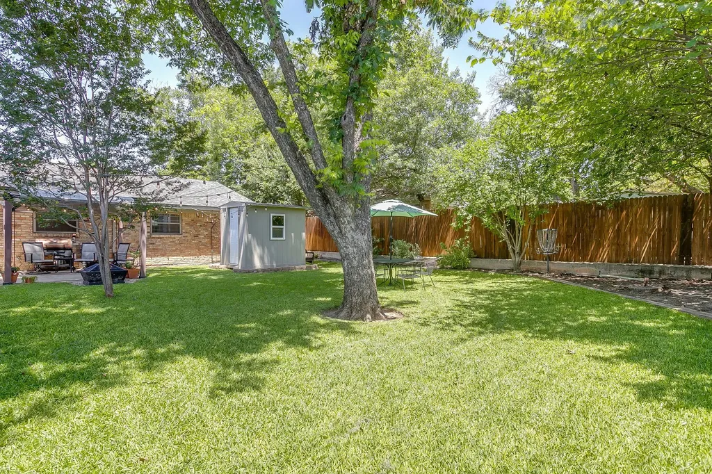3825 Twilight Drive S Benbrook TX 76116