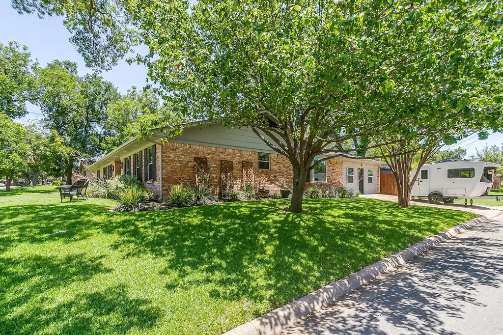 3825 Twilight Drive S Benbrook TX 76116