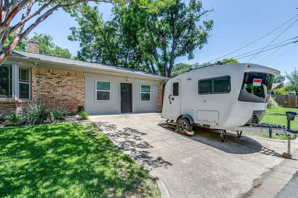 3825 Twilight Drive S Benbrook TX 76116