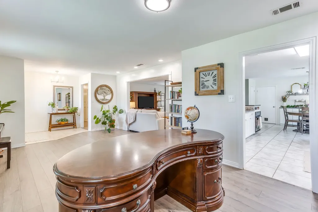3825 Twilight Drive S Benbrook TX 76116