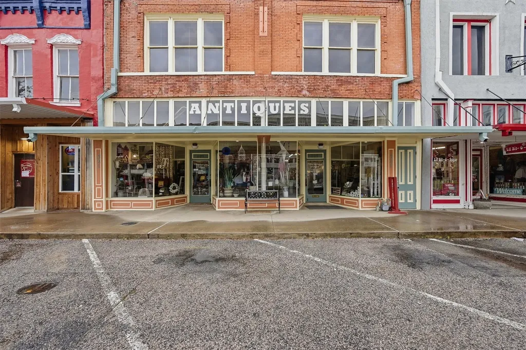 321 N Main Street Bonham TX 75418