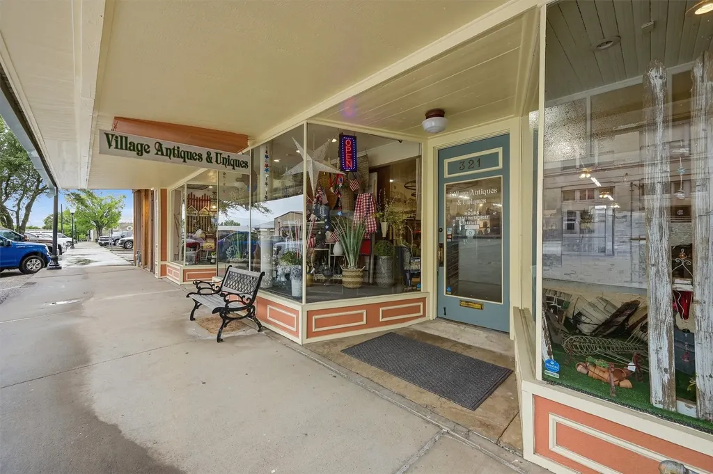 321 N Main Street Bonham TX 75418