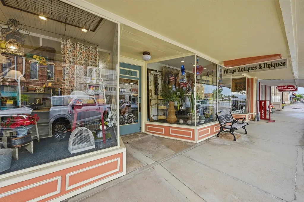 321 N Main Street Bonham TX 75418