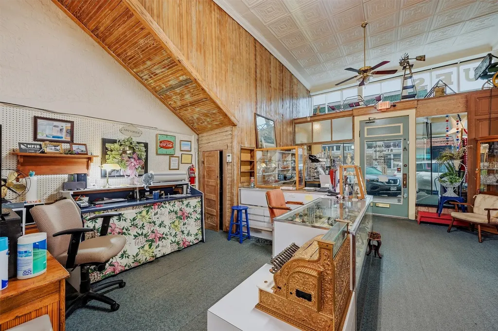 321 N Main Street Bonham TX 75418