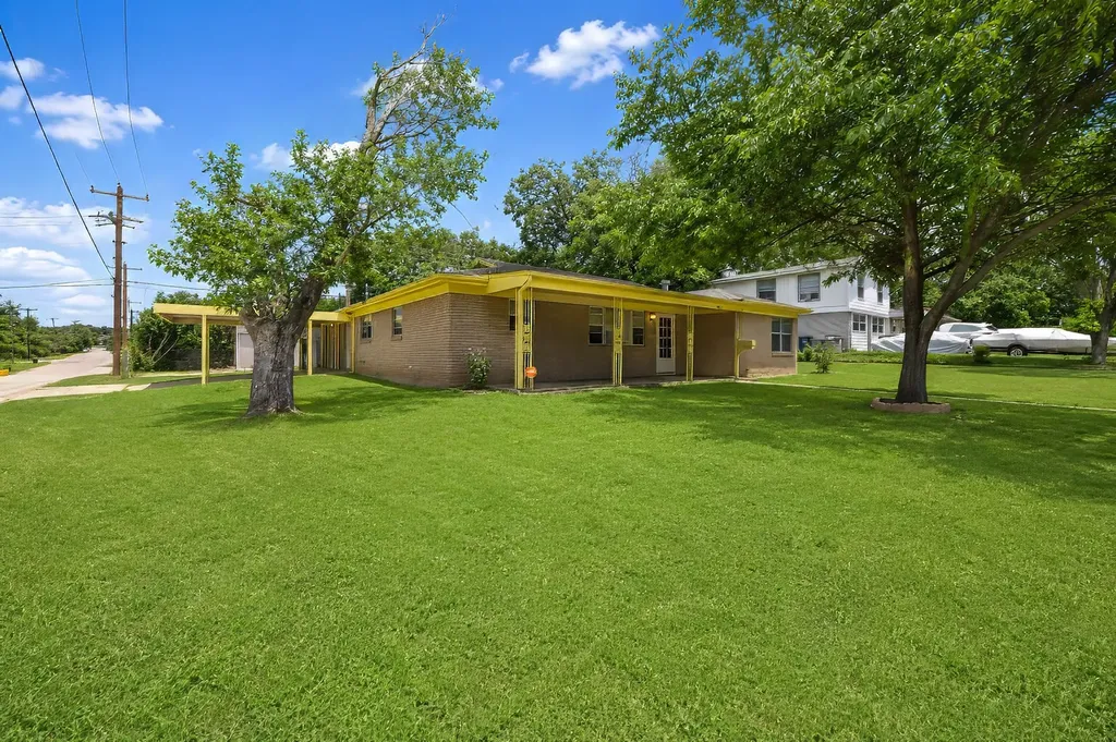 4028 Shawnee Trail Lake Worth TX 76135