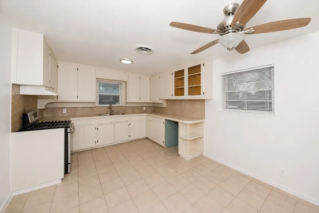 4028 Shawnee Trail Lake Worth TX 76135