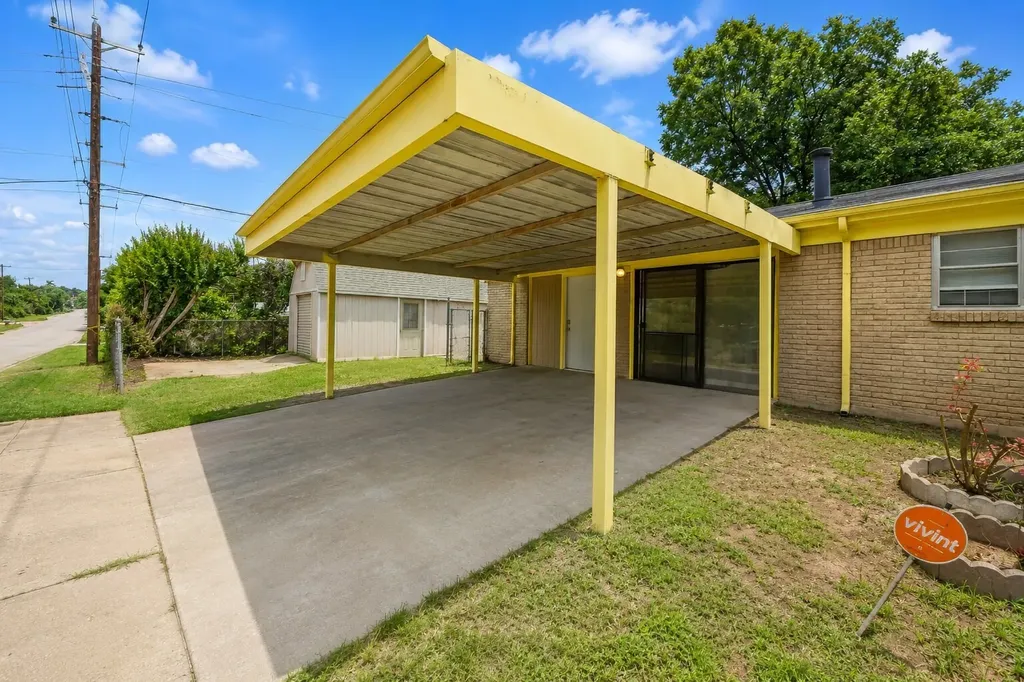 4028 Shawnee Trail Lake Worth TX 76135