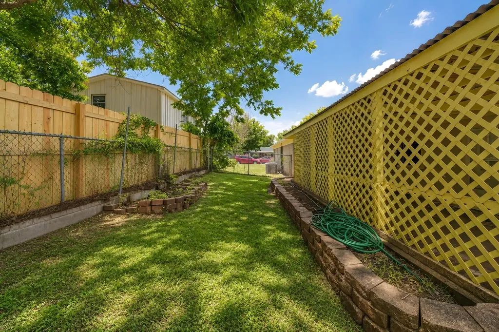 4028 Shawnee Trail Lake Worth TX 76135