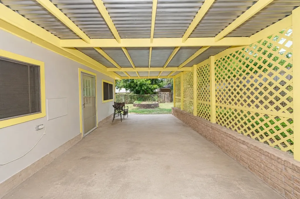 4028 Shawnee Trail Lake Worth TX 76135