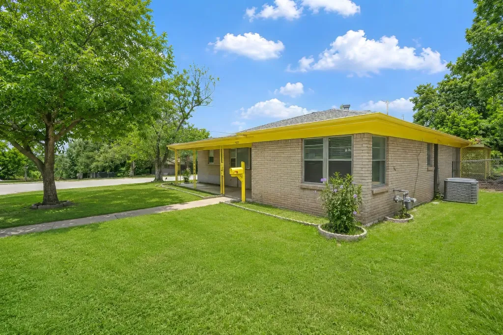 4028 Shawnee Trail Lake Worth TX 76135