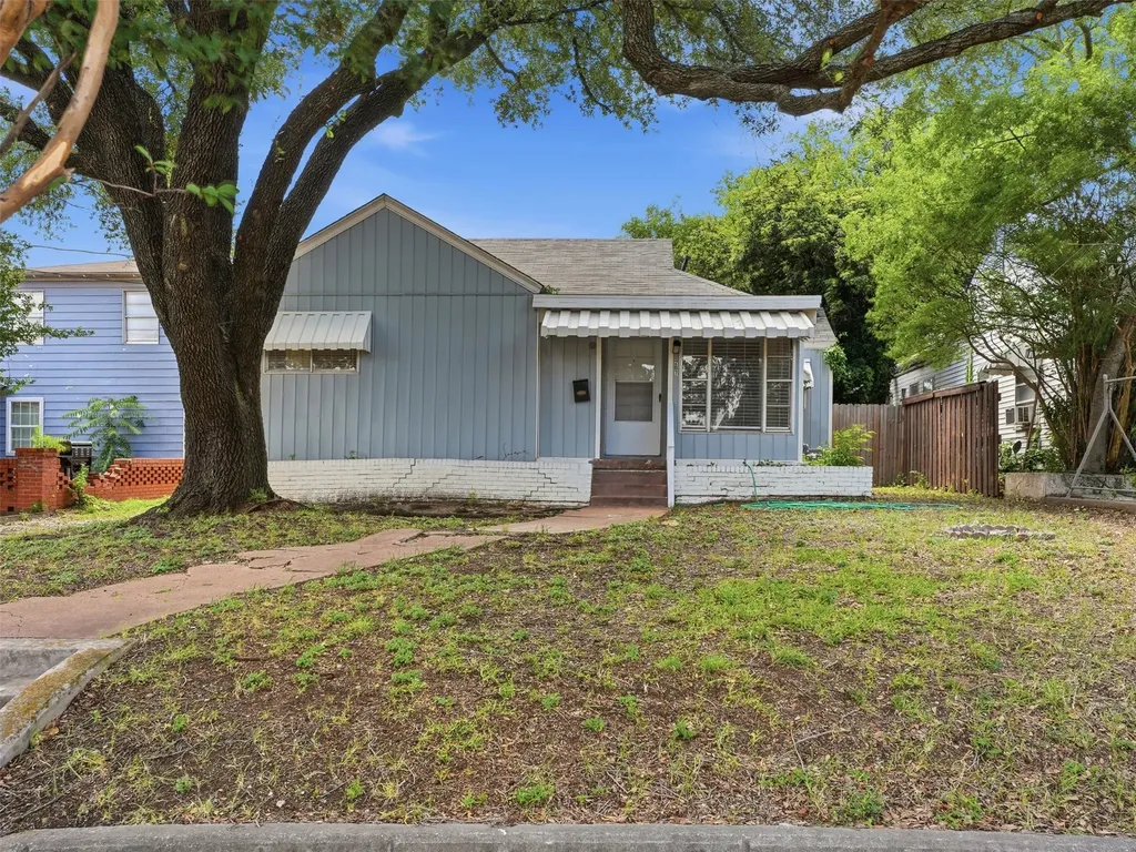 207 Hartsdale Drive Dallas TX 75211