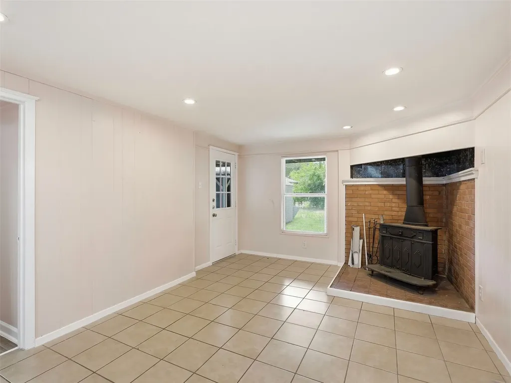 207 Hartsdale Drive Dallas TX 75211