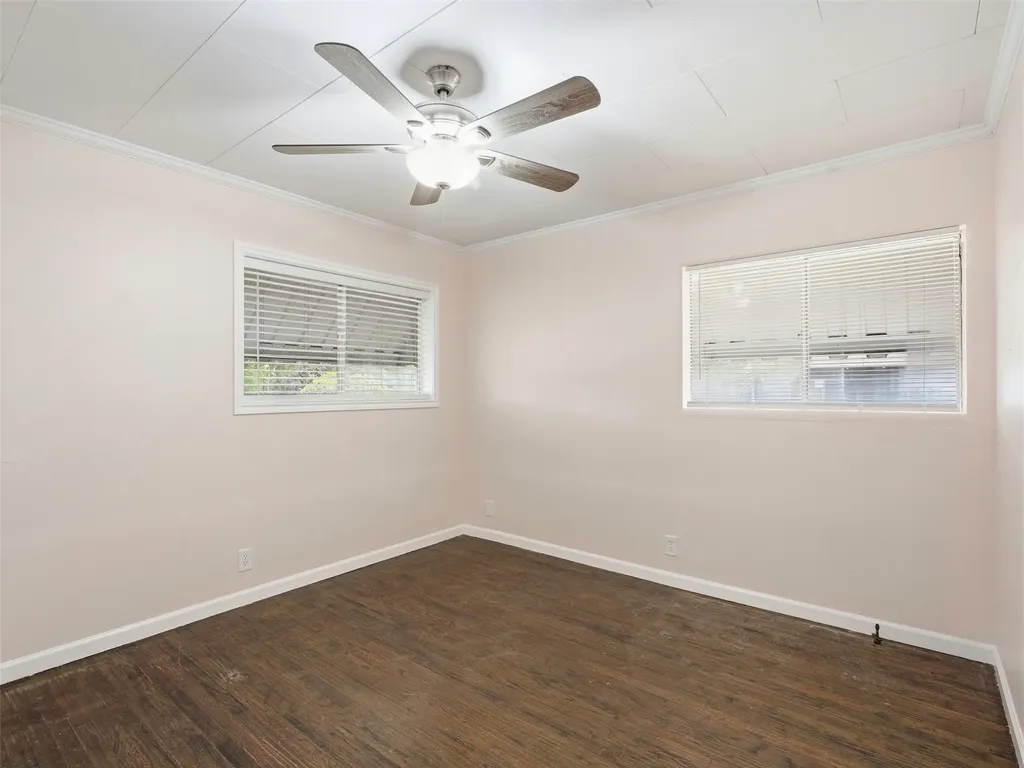 207 Hartsdale Drive Dallas TX 75211