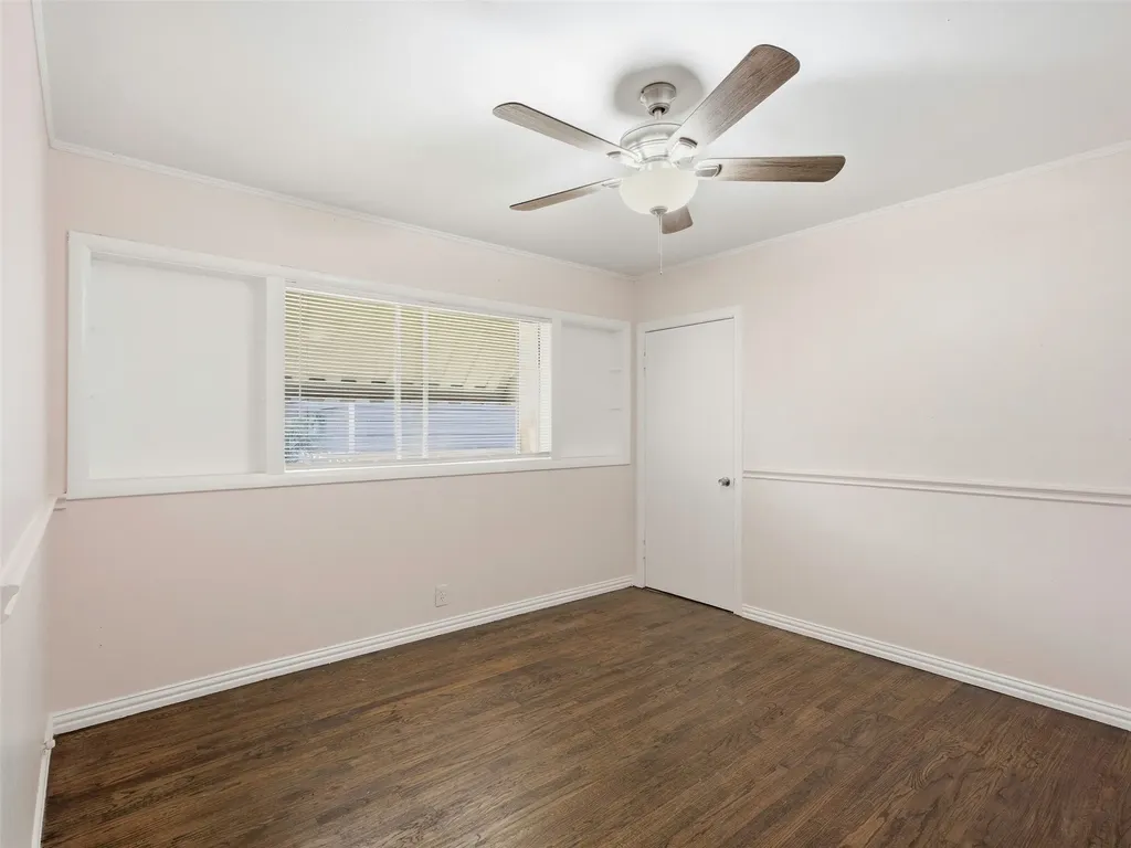 207 Hartsdale Drive Dallas TX 75211