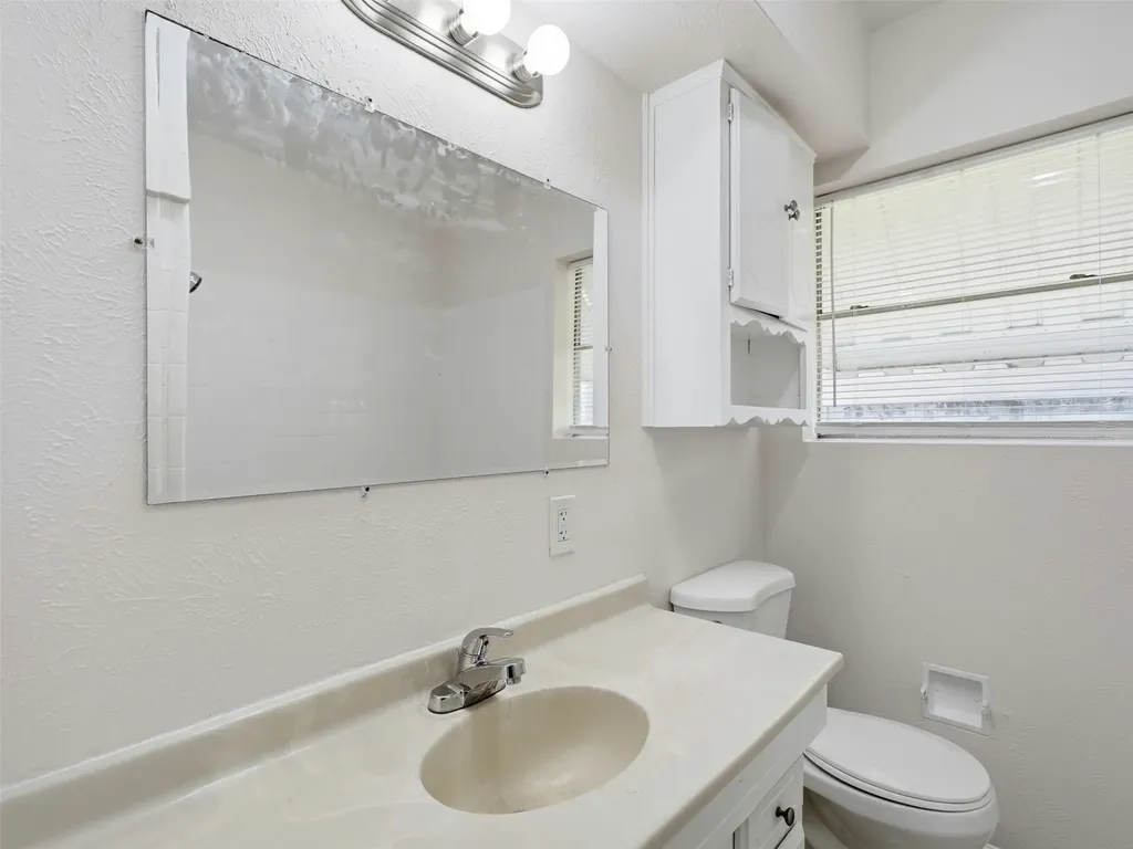 207 Hartsdale Drive Dallas TX 75211