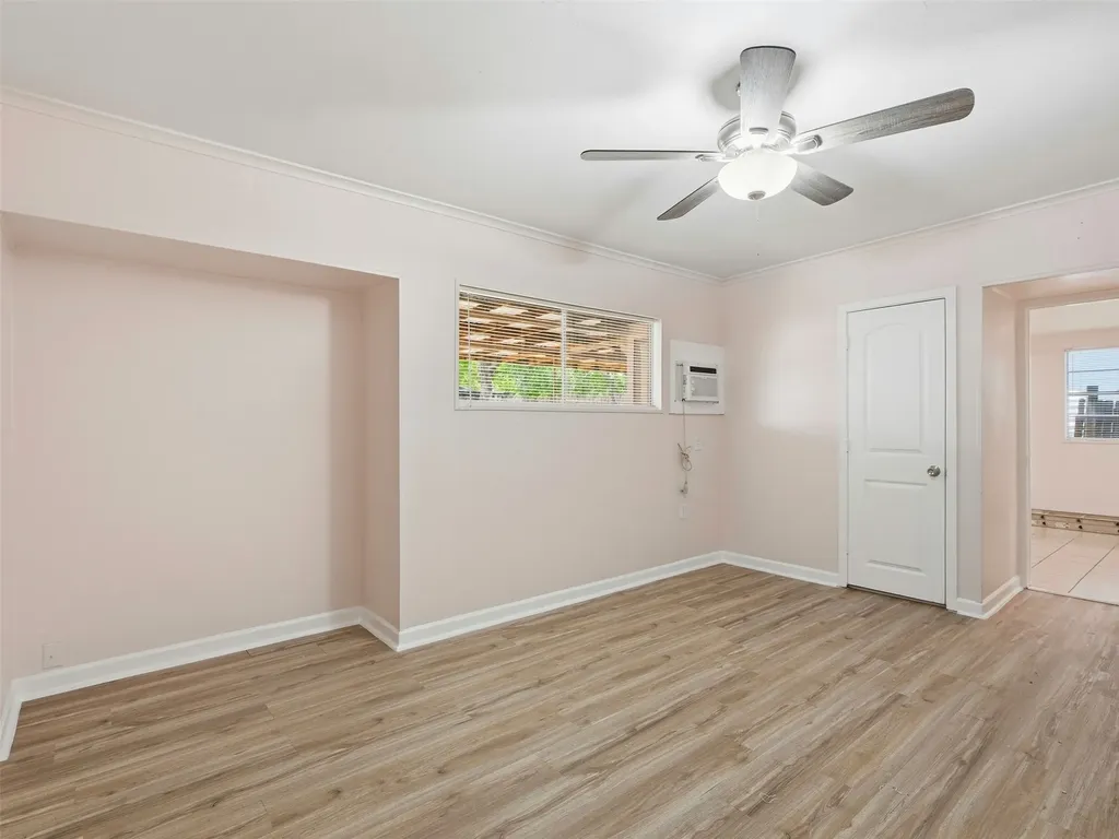 207 Hartsdale Drive Dallas TX 75211