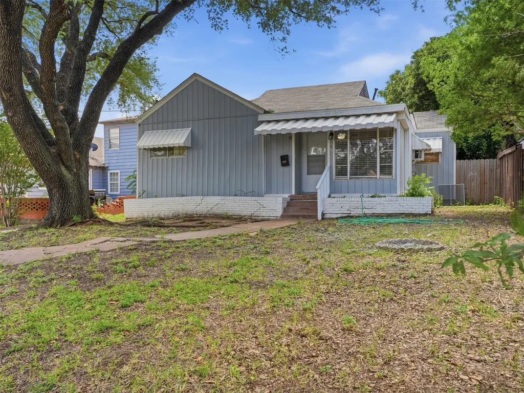 207 Hartsdale Drive Dallas TX 75211