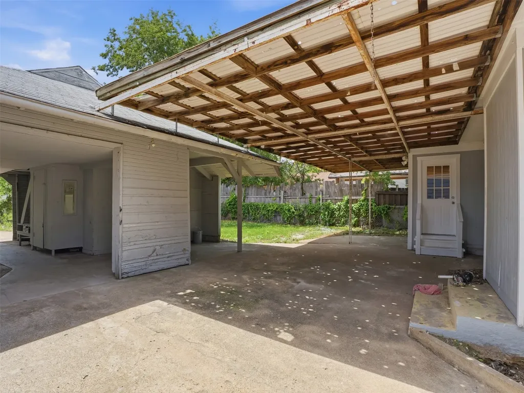 207 Hartsdale Drive Dallas TX 75211