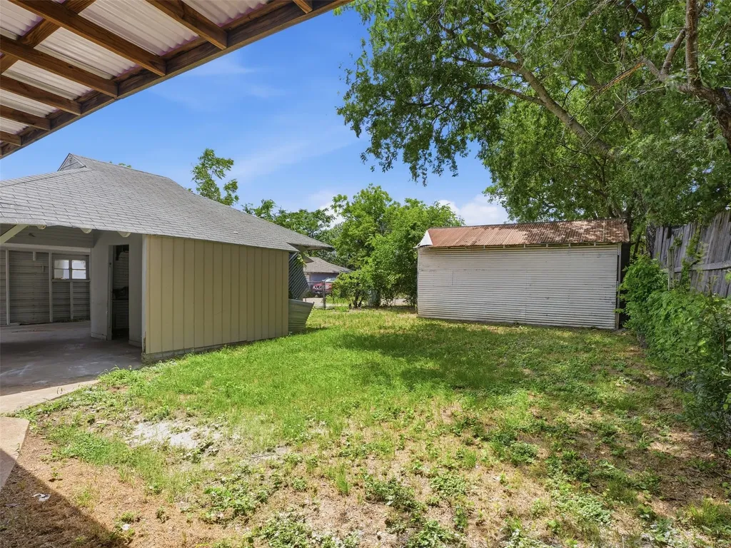 207 Hartsdale Drive Dallas TX 75211