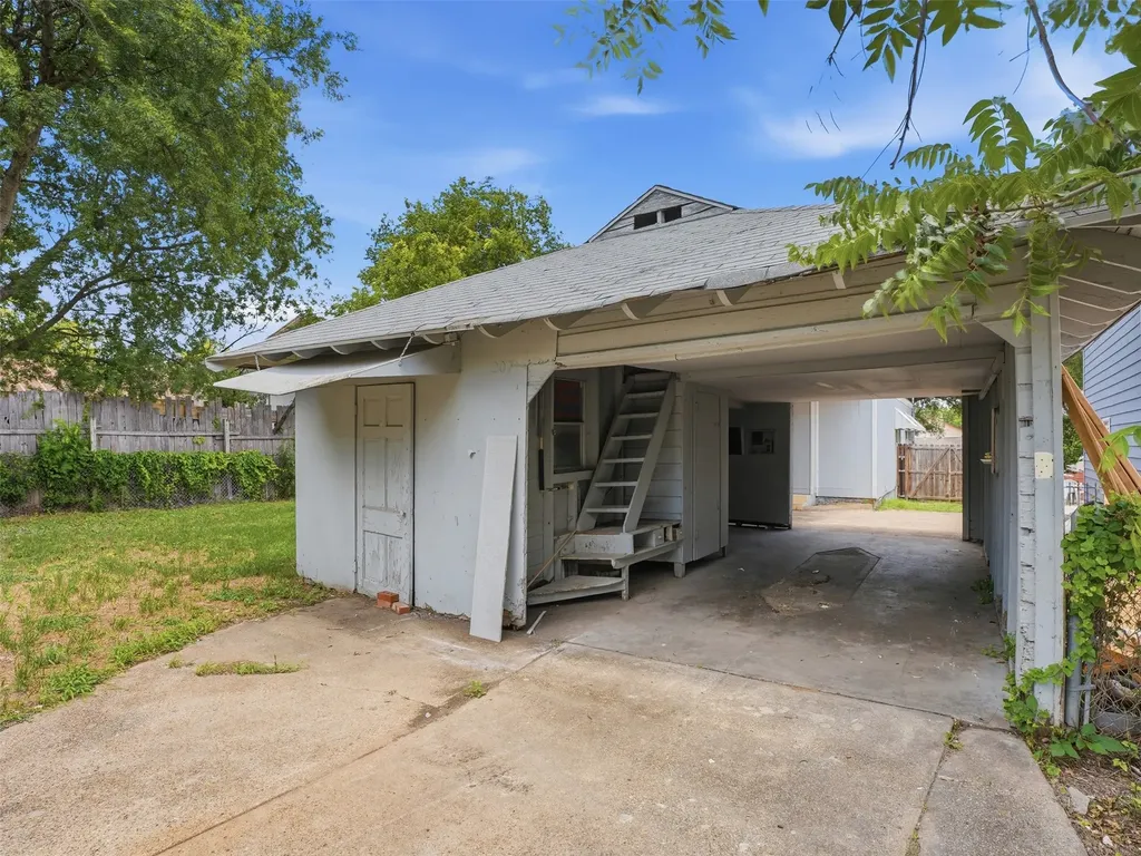 207 Hartsdale Drive Dallas TX 75211
