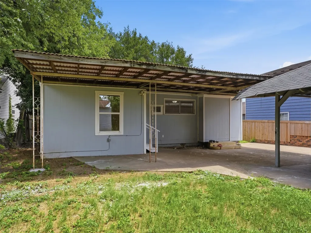 207 Hartsdale Drive Dallas TX 75211