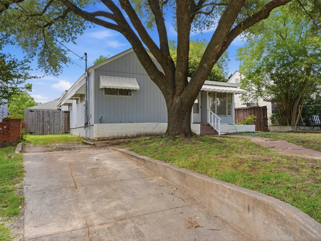 207 Hartsdale Drive Dallas TX 75211