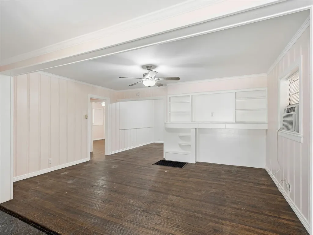 207 Hartsdale Drive Dallas TX 75211